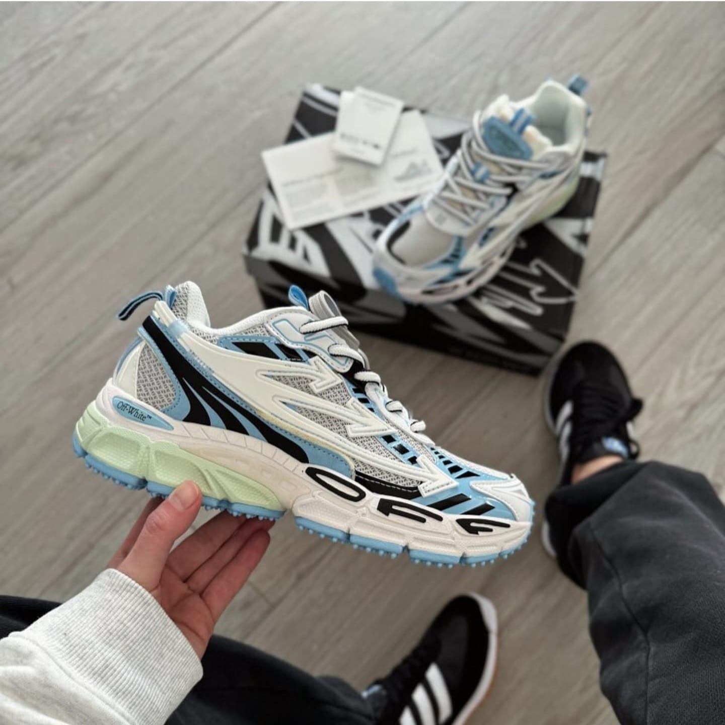 Off White Be Rigth Back